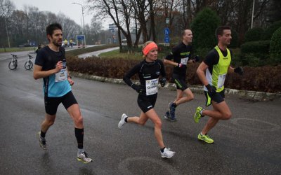 Gruppen vierde Nederlandse in Egmond; Ten Kate wint 10km in Hengelo