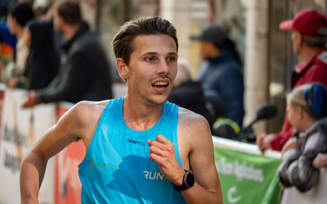 Kram verbetert marathon record met 12 minuten in Amsterdam